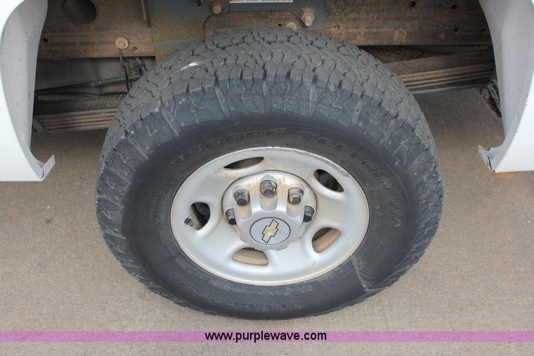 image for item J2321 2010 Chevrolet Silverado 2500HD LS Ext. Cab pickup truck