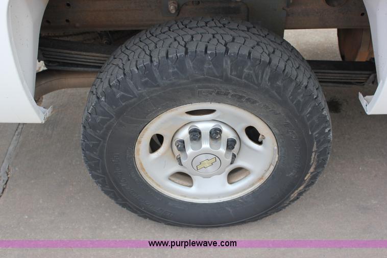 image for item J2321 2010 Chevrolet Silverado 2500HD LS Ext. Cab pickup truck