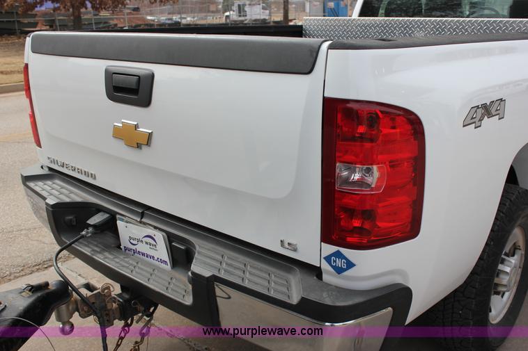 image for item J2321 2010 Chevrolet Silverado 2500HD LS Ext. Cab pickup truck