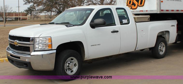 image for item J2322 2010 Chevrolet Silverado 2500HD LS Ext. Cab pickup truck