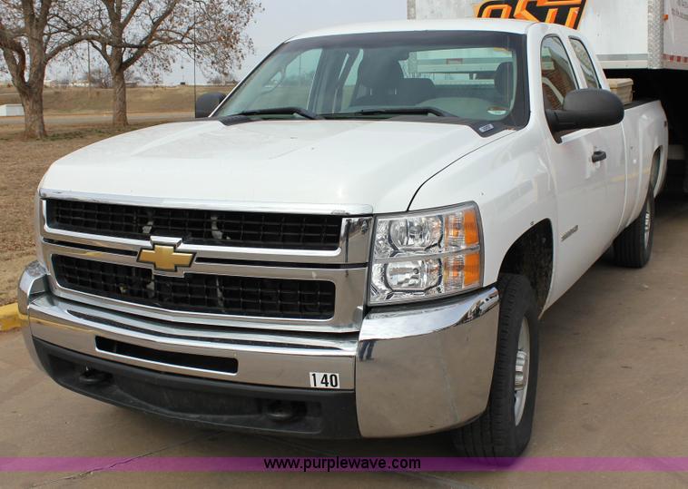 image for item J2322 2010 Chevrolet Silverado 2500HD LS Ext. Cab pickup truck