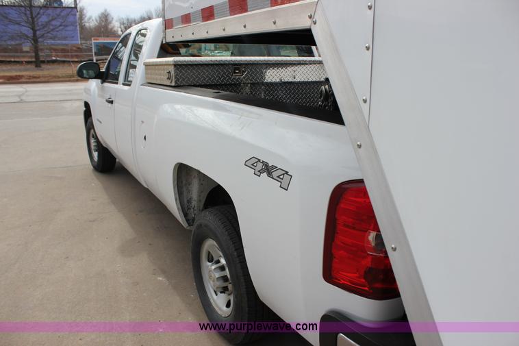 image for item J2322 2010 Chevrolet Silverado 2500HD LS Ext. Cab pickup truck