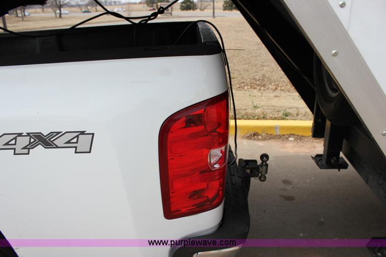 image for item J2322 2010 Chevrolet Silverado 2500HD LS Ext. Cab pickup truck