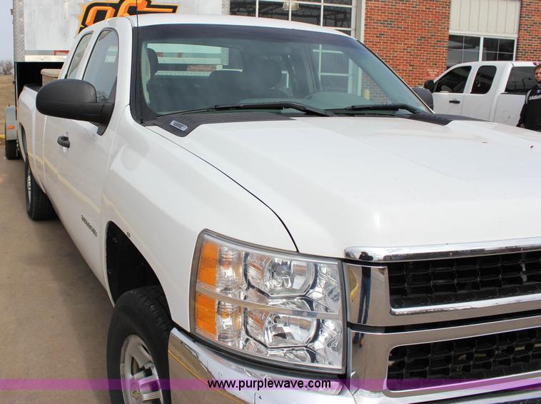 image for item J2322 2010 Chevrolet Silverado 2500HD LS Ext. Cab pickup truck