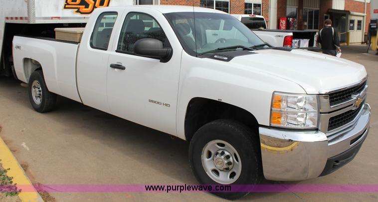 image for item J2322 2010 Chevrolet Silverado 2500HD LS Ext. Cab pickup truck