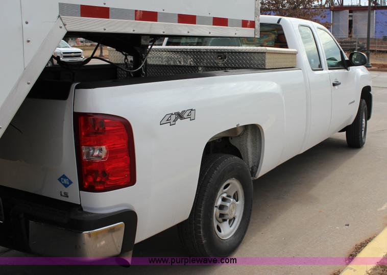 image for item J2322 2010 Chevrolet Silverado 2500HD LS Ext. Cab pickup truck