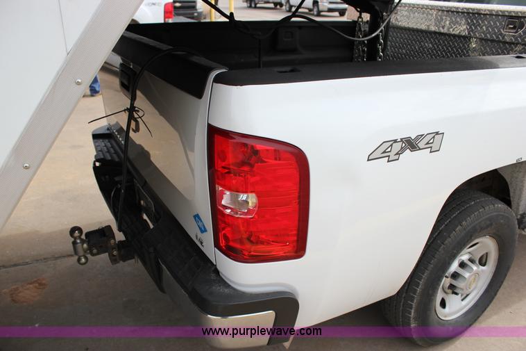 image for item J2322 2010 Chevrolet Silverado 2500HD LS Ext. Cab pickup truck