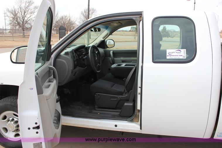 image for item J2322 2010 Chevrolet Silverado 2500HD LS Ext. Cab pickup truck