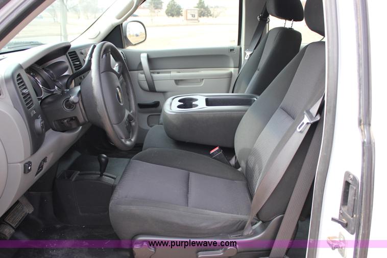 image for item J2322 2010 Chevrolet Silverado 2500HD LS Ext. Cab pickup truck