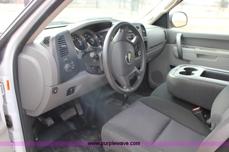 image for item J2322 2010 Chevrolet Silverado 2500HD LS Ext. Cab pickup truck