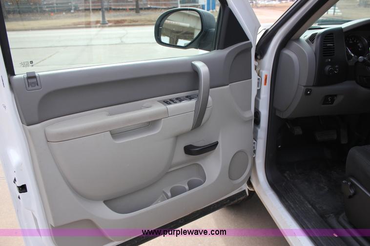 image for item J2322 2010 Chevrolet Silverado 2500HD LS Ext. Cab pickup truck