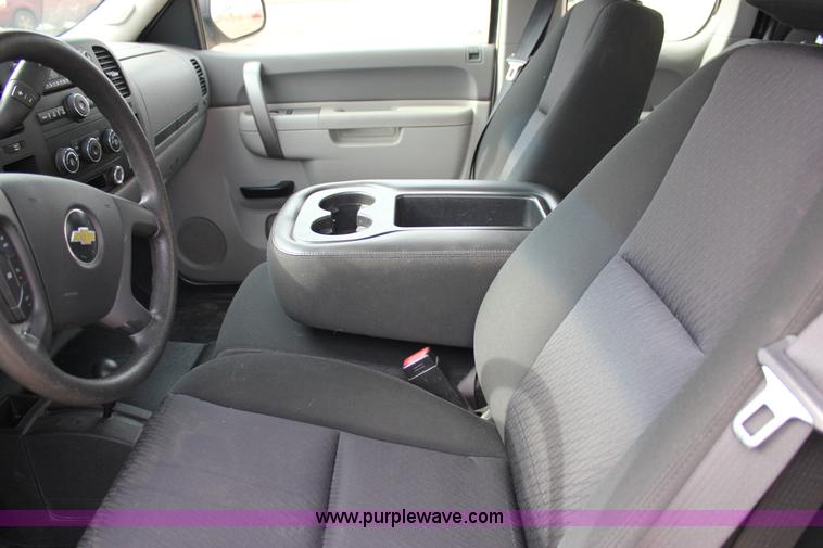 image for item J2322 2010 Chevrolet Silverado 2500HD LS Ext. Cab pickup truck