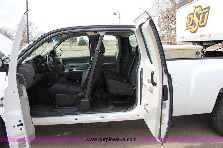 image for item J2322 2010 Chevrolet Silverado 2500HD LS Ext. Cab pickup truck