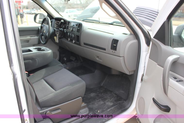 image for item J2322 2010 Chevrolet Silverado 2500HD LS Ext. Cab pickup truck