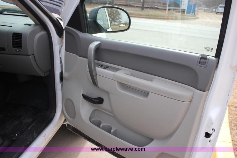 image for item J2322 2010 Chevrolet Silverado 2500HD LS Ext. Cab pickup truck