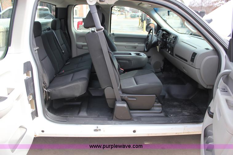 image for item J2322 2010 Chevrolet Silverado 2500HD LS Ext. Cab pickup truck