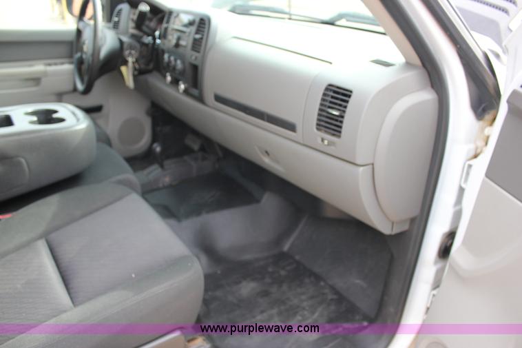 image for item J2322 2010 Chevrolet Silverado 2500HD LS Ext. Cab pickup truck