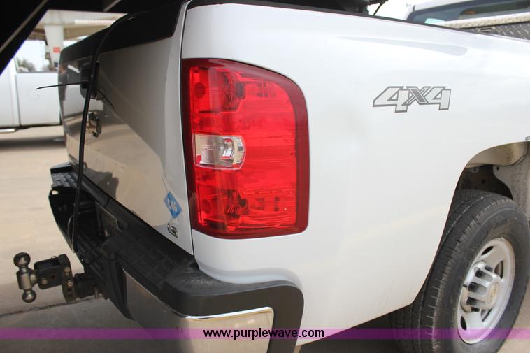 image for item J2322 2010 Chevrolet Silverado 2500HD LS Ext. Cab pickup truck