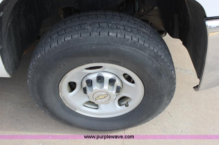 image for item J2322 2010 Chevrolet Silverado 2500HD LS Ext. Cab pickup truck