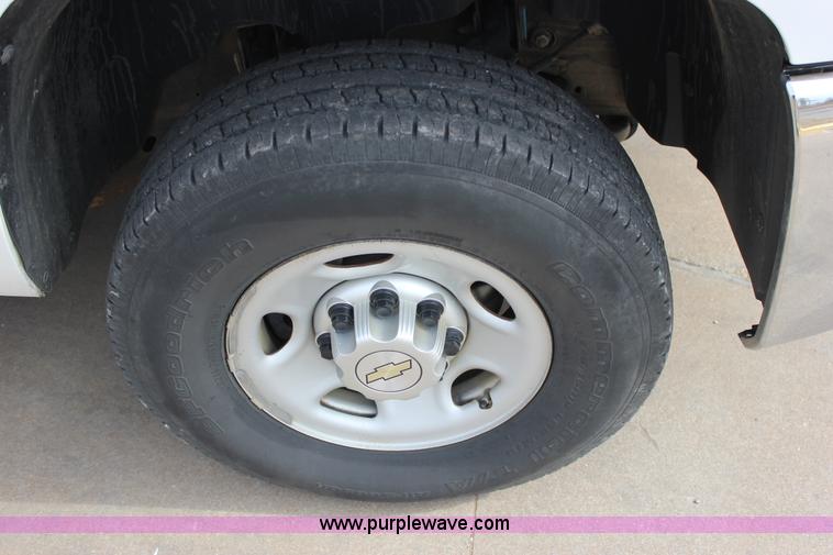 image for item J2322 2010 Chevrolet Silverado 2500HD LS Ext. Cab pickup truck
