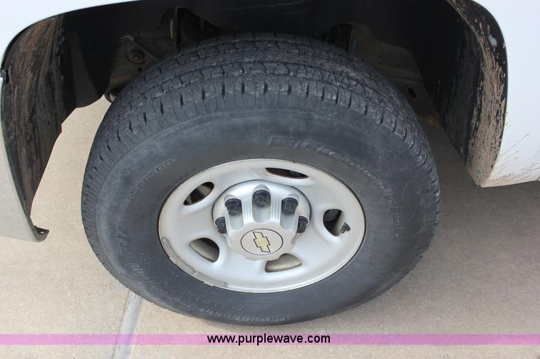 image for item J2322 2010 Chevrolet Silverado 2500HD LS Ext. Cab pickup truck