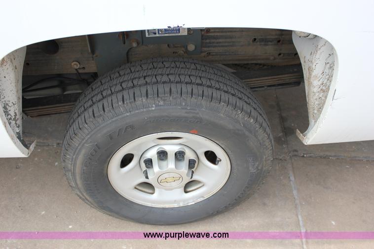 image for item J2322 2010 Chevrolet Silverado 2500HD LS Ext. Cab pickup truck