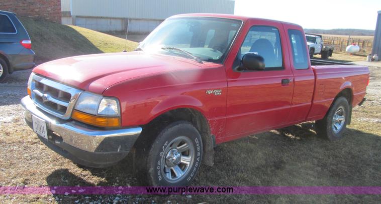 image for item J3312 2000 Ford Ranger XLT SuperCab pickup truck