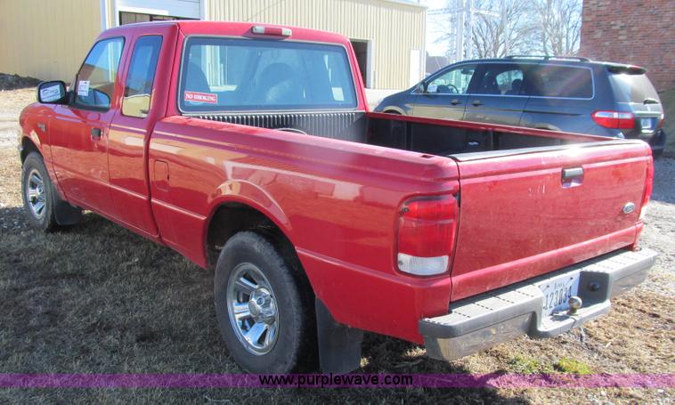 image for item J3312 2000 Ford Ranger XLT SuperCab pickup truck