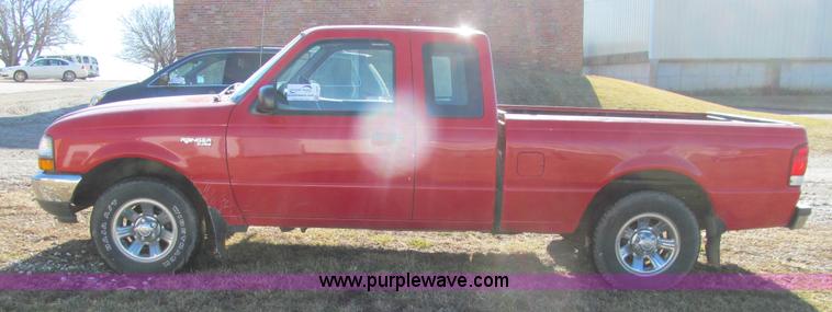 image for item J3312 2000 Ford Ranger XLT SuperCab pickup truck