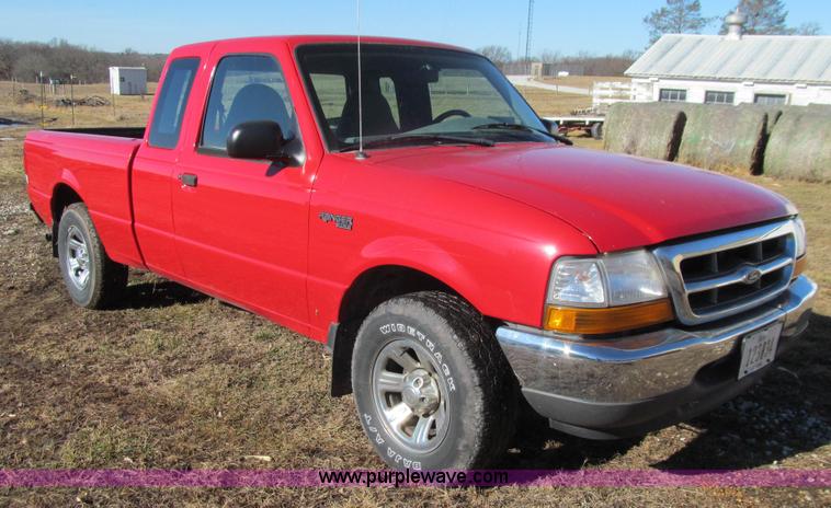 image for item J3312 2000 Ford Ranger XLT SuperCab pickup truck