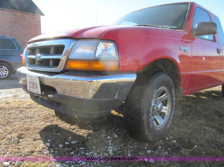 image for item J3312 2000 Ford Ranger XLT SuperCab pickup truck