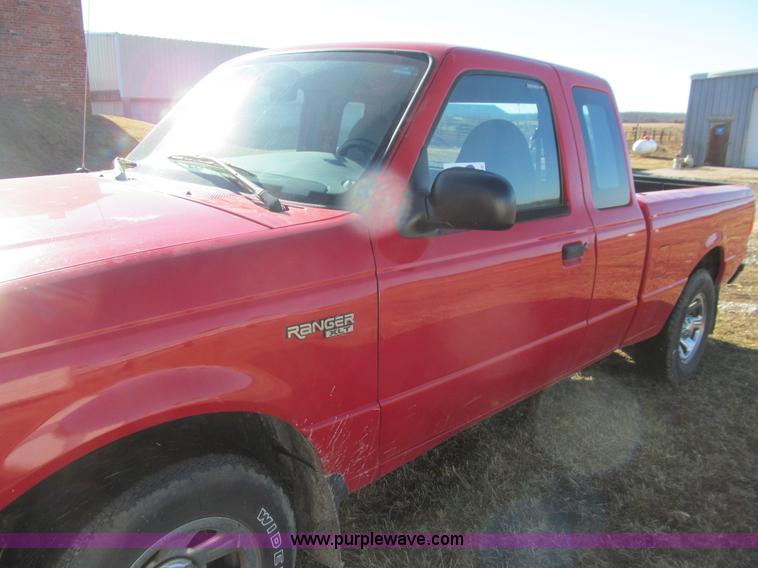 image for item J3312 2000 Ford Ranger XLT SuperCab pickup truck