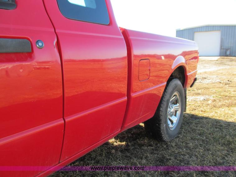 image for item J3312 2000 Ford Ranger XLT SuperCab pickup truck