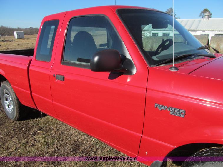 image for item J3312 2000 Ford Ranger XLT SuperCab pickup truck