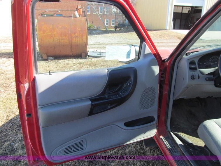 image for item J3312 2000 Ford Ranger XLT SuperCab pickup truck