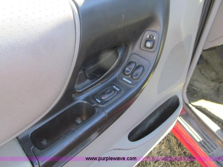 image for item J3312 2000 Ford Ranger XLT SuperCab pickup truck