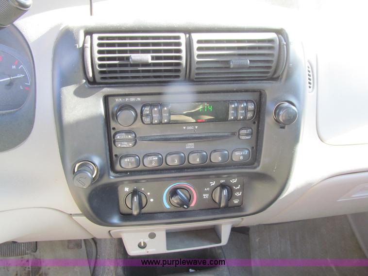 image for item J3312 2000 Ford Ranger XLT SuperCab pickup truck