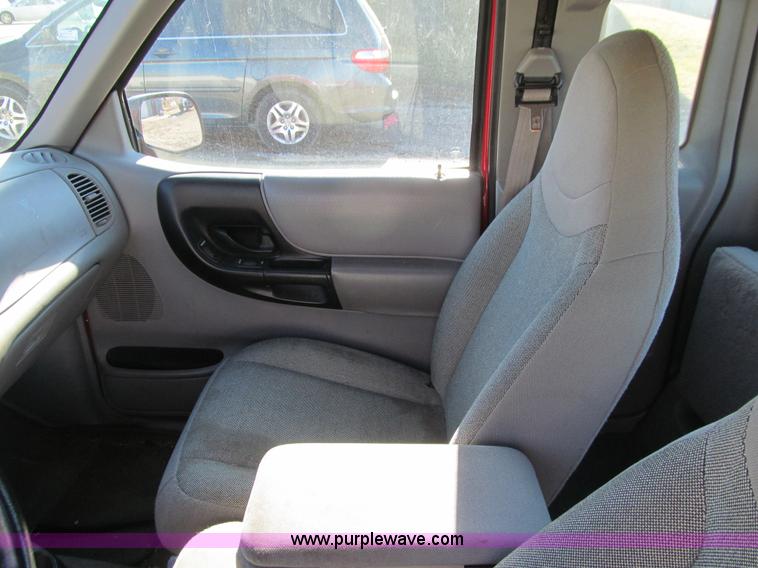 image for item J3312 2000 Ford Ranger XLT SuperCab pickup truck