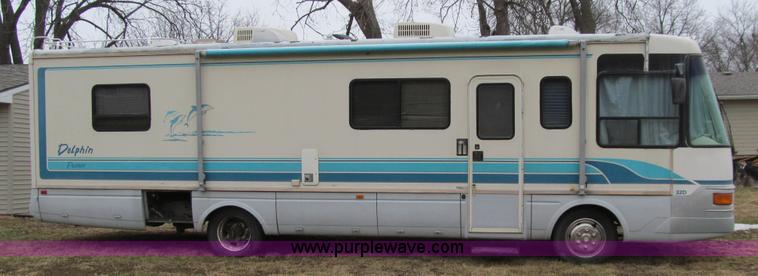 image for item J3320 1993 Oshkosh Dolphin 32D 32' RV