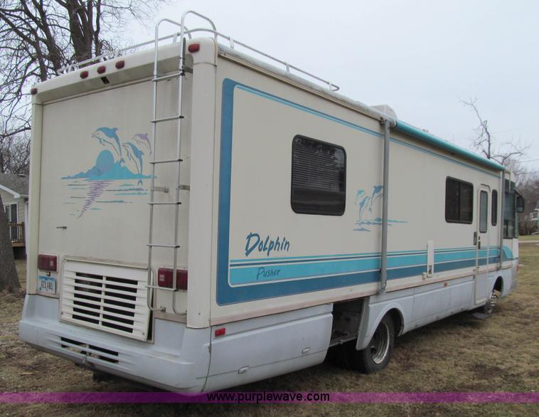 image for item J3320 1993 Oshkosh Dolphin 32D 32' RV