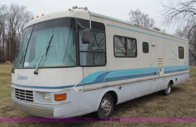 image for item J3320 1993 Oshkosh Dolphin 32D 32' RV