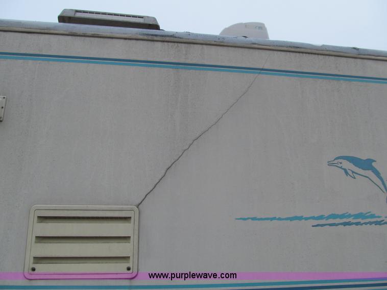 image for item J3320 1993 Oshkosh Dolphin 32D 32' RV