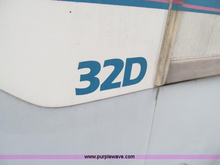 image for item J3320 1993 Oshkosh Dolphin 32D 32' RV