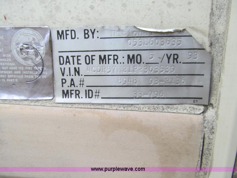 image for item J3320 1993 Oshkosh Dolphin 32D 32' RV