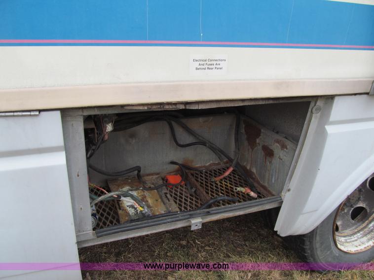 image for item J3320 1993 Oshkosh Dolphin 32D 32' RV