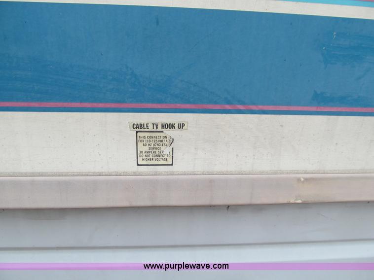 image for item J3320 1993 Oshkosh Dolphin 32D 32' RV
