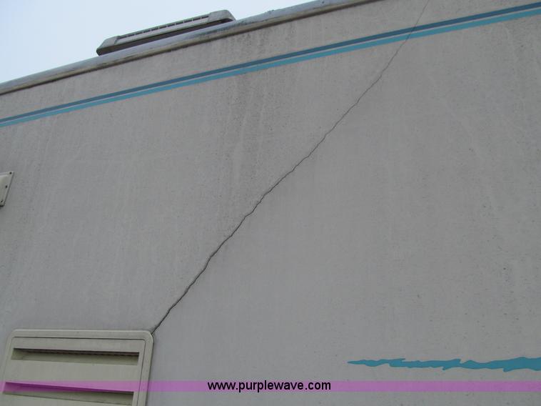 image for item J3320 1993 Oshkosh Dolphin 32D 32' RV