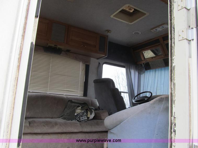 image for item J3320 1993 Oshkosh Dolphin 32D 32' RV