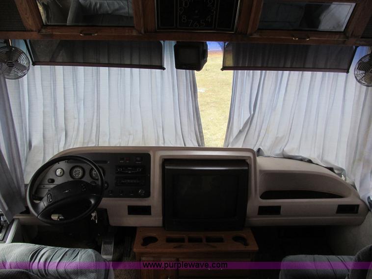 image for item J3320 1993 Oshkosh Dolphin 32D 32' RV