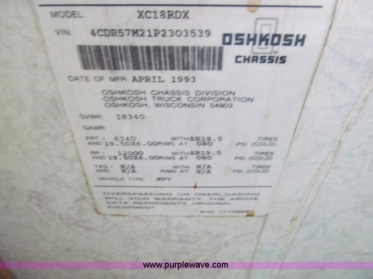 image for item J3320 1993 Oshkosh Dolphin 32D 32' RV